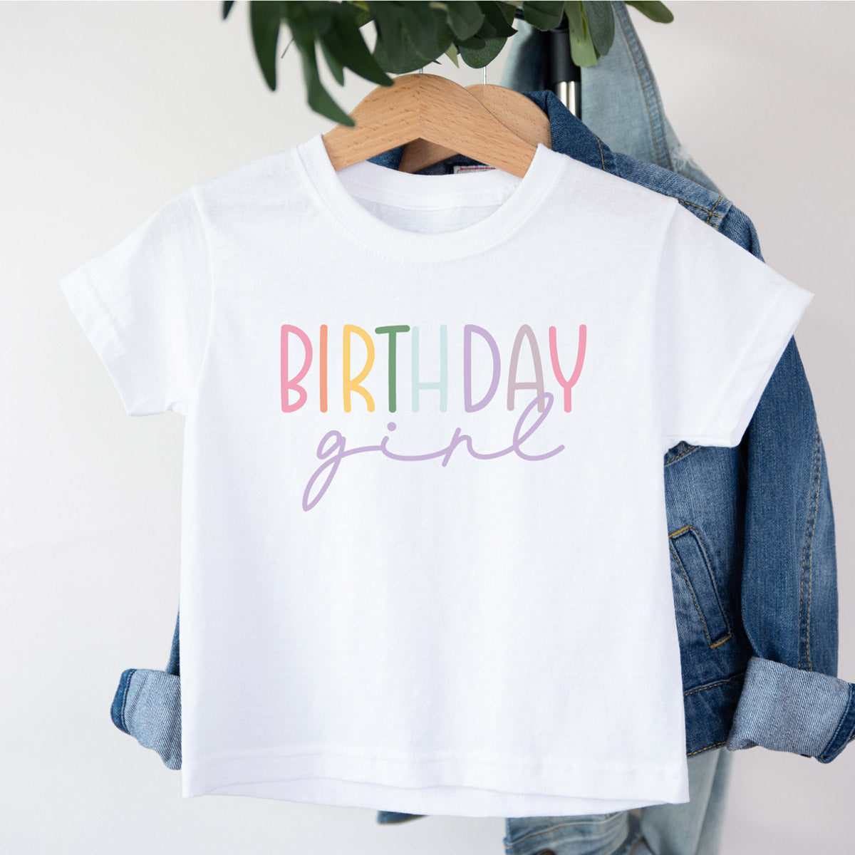 weißes Geburtstag T-Shirt "Birthday Girl" (bunter Aufdruck) für Mädchen