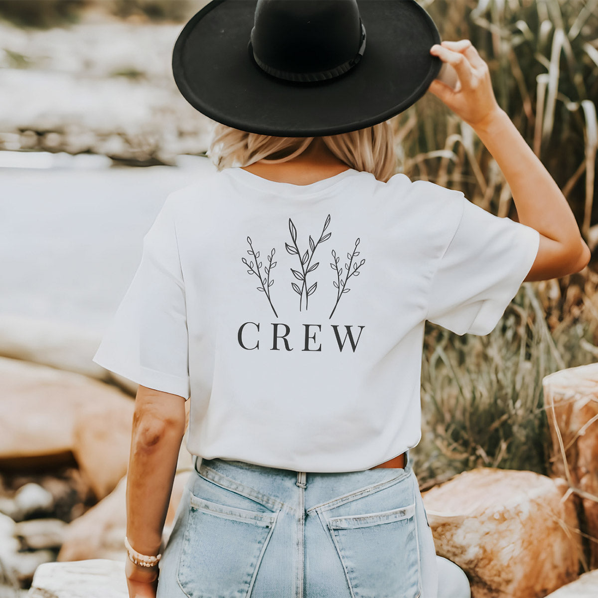 T-Shirt (weiß) für den JGA der Braut mit Rücken-Aufdruck: "CREW" + florales Design