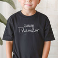 schwarzes Schulkind-Shirt (Junge) für die Einschulung, personalisiert mit Name
