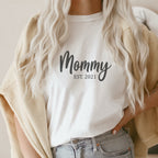 Geschenk Mama: T-Shirt "Mommy" mit Jahresangabe (Est. ...) für das Geburtsjahr des 1. Kindes