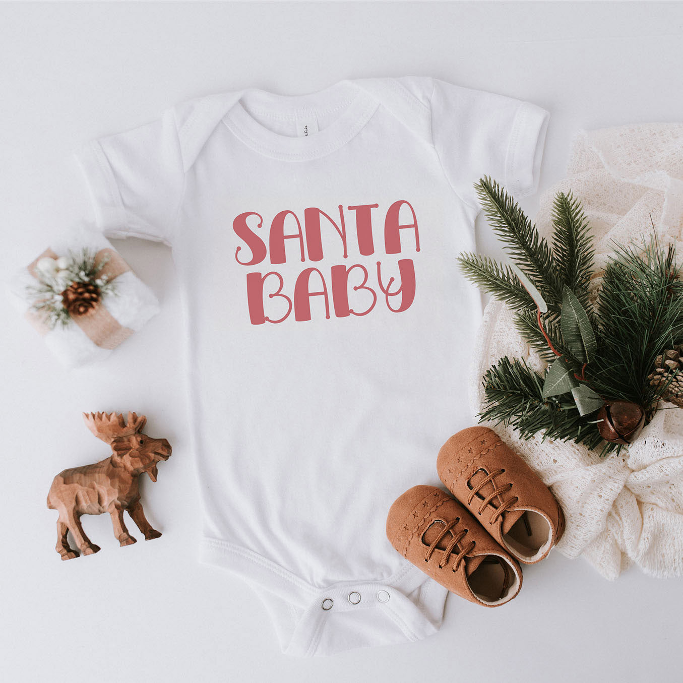 Weihnachtsgeschenk fürs Baby: Weihnachts-Babybody mit roten Aufdruck: 